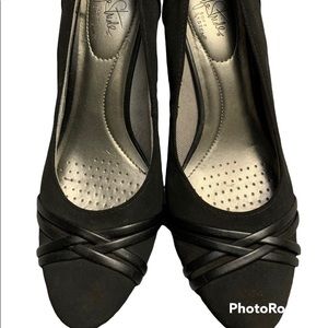 🛍 Super comfy Life Stride heels!